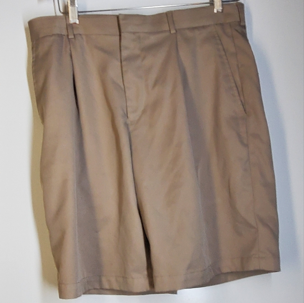Walter Hagen Khaki Mens Shorts.  Size 32